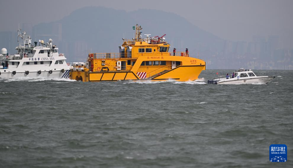 11月9日，廣東和澳門應(yīng)急救援力量在演習(xí)中。新華社記者 鄧華 攝