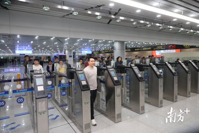 拱北口岸啟用“免出示證件”通道