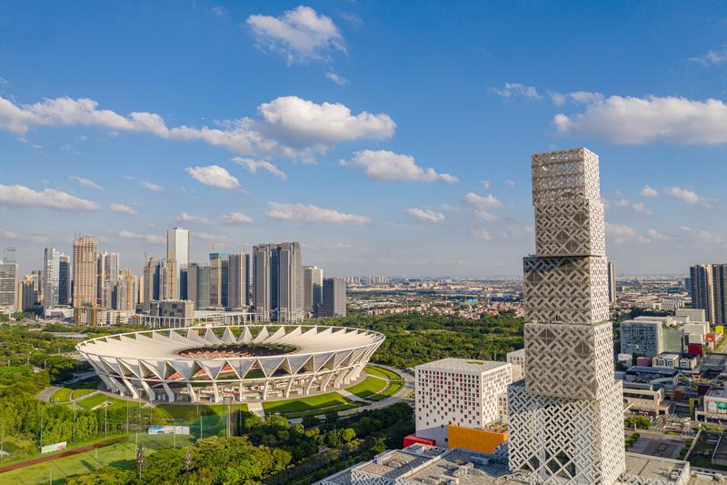 佛山新城上空藍天白云。/佛山市新聞傳媒中心周春攝