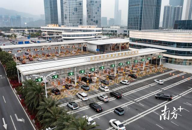 2024年3月1日零時起，橫琴粵澳深度合作區正式實施分線管理封關運行。圖為橫琴大橋“二線”通道。南方+記者 關銘榮 攝