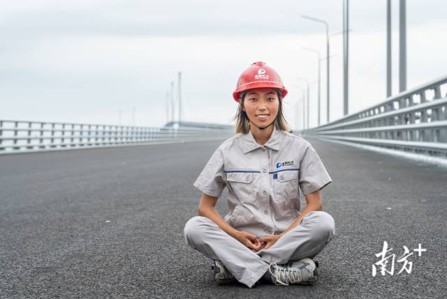 今年24歲的馬倩倩，是黃茅海跨海通道項(xiàng)目全線唯一的女施工員。