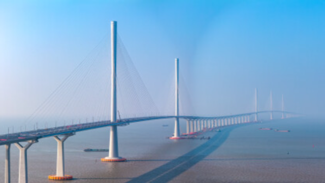 飛虹道道越藍(lán)海！我國(guó)建成和在建跨海橋梁約100座