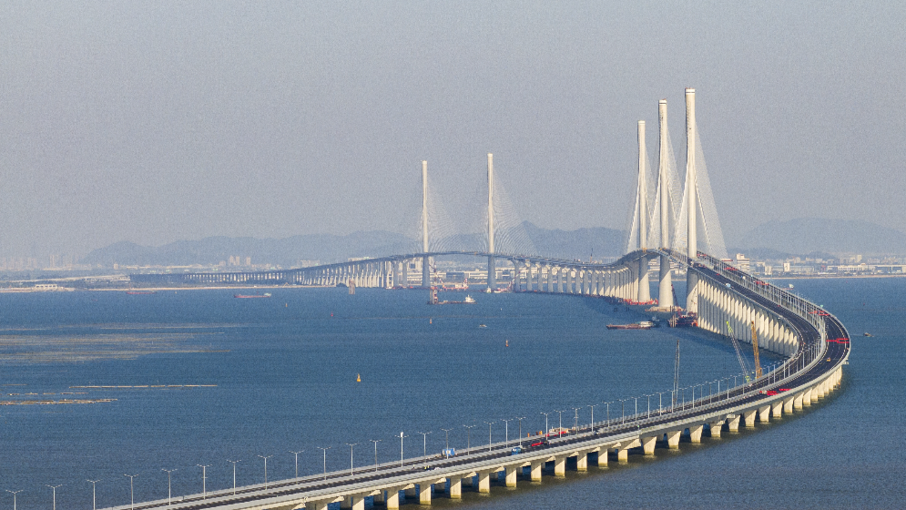 大灣區(qū)兩條最長(zhǎng)跨海通道成功“連線”