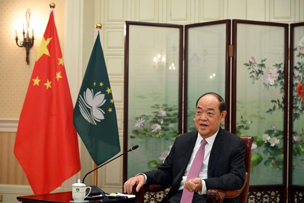 11月20日，澳門特區行政長官賀一誠接受采訪。新華社記者 金良快 攝