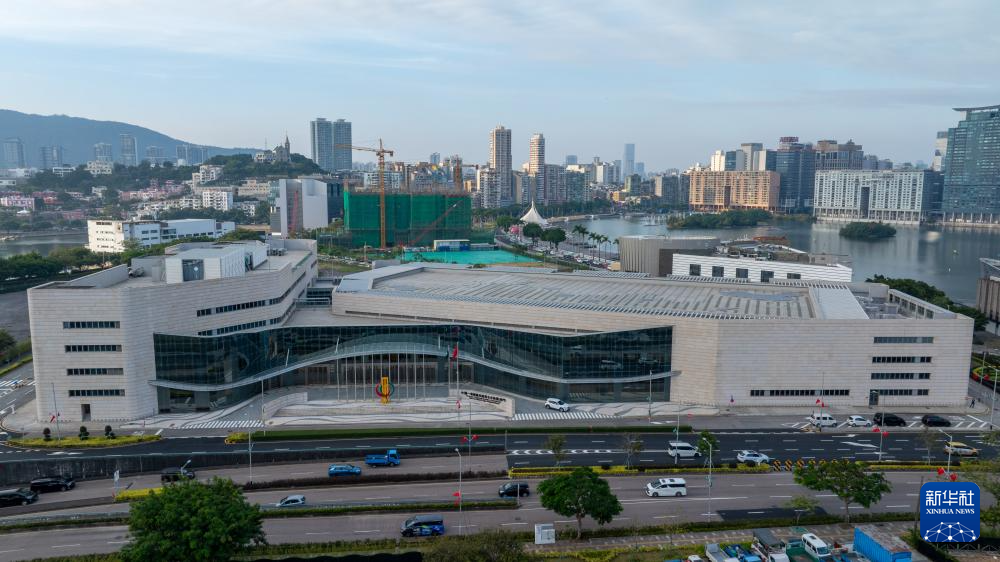 這是12月10日拍攝的中國與葡語國家商貿(mào)合作服務(wù)平臺(tái)綜合體大樓（無人機(jī)照片）。新華社發(fā)（張金加 攝）