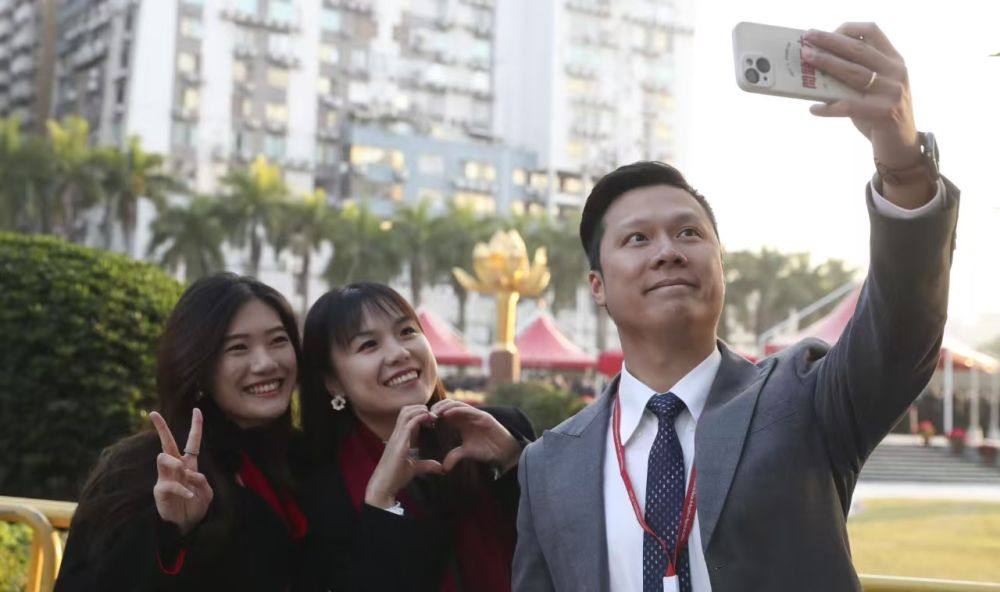 12月20日，澳門特別行政區政府隆重舉行升旗儀式，慶祝澳門回歸祖國25周年。　