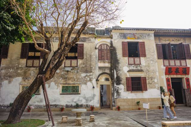 12月12日，游客在澳門鄭家大屋游覽。新華社記者 朱煒 攝