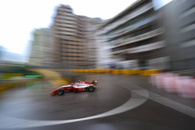 2024年11月14日，第71屆澳門格蘭披治大賽車開賽。新華社發