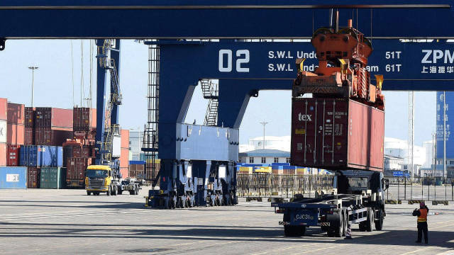 今年以來，惠州港新建成生產性碼頭泊位4個，吞吐能力超1.8億噸，完成荃灣、東聯、碧甲3條航道升級改造工程，荃美石化碼頭、LNG碼頭正式運營投產。