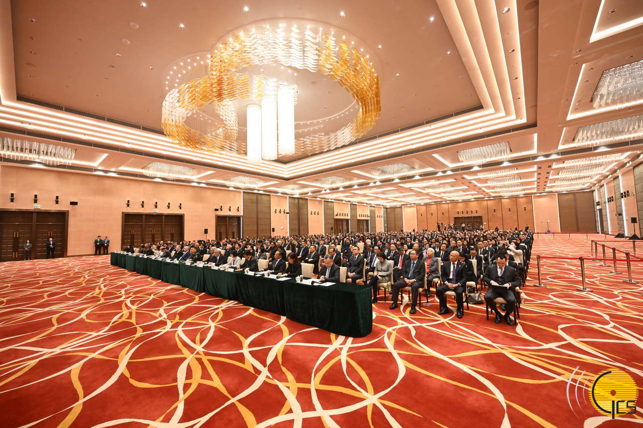 Palestra sobre a aprendizagem, difus?o e implementa??o do espírito dos discursos importantes do Presidente Xi Jinping no ambito da visita a Macau destinada a todos os sectores da sociedade de Macau, realizada no Complexo da Plataforma de Servi?os para a Coopera??o Comercial entre a China e os Países de Língua Portuguesa.