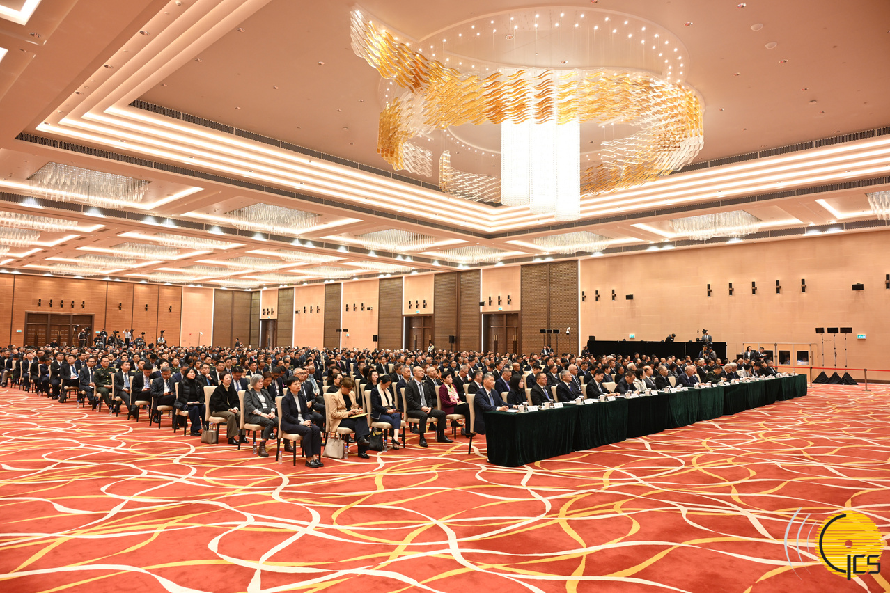 Palestra sobre a aprendizagem, difus?o e implementa??o do espírito dos discursos importantes do Presidente Xi Jinping no ambito da visita a Macau destinada a todos os sectores da sociedade de Macau, realizada no Complexo da Plataforma de Servi?os para a Coopera??o Comercial entre a China e os Países de Língua Portuguesa.