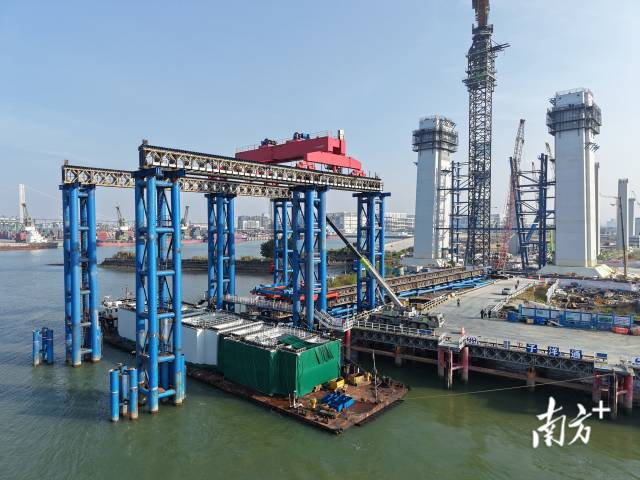 東莞海事護航T9標東索塔提梁站建設及鋼殼塔柱吊裝