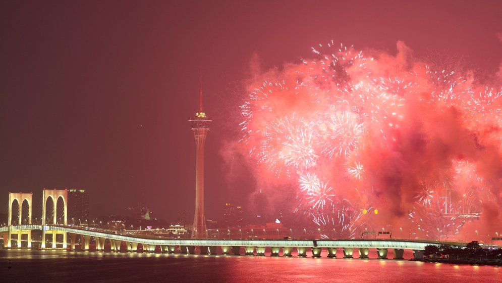 慶回歸！澳門焰火夜空綻放