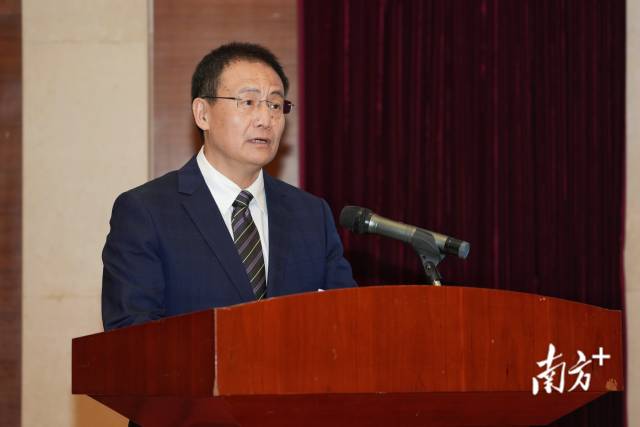 國家體育總局游泳中心副主任李軍。