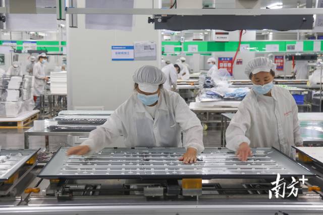 南頭鎮長虹生產車間。 南方+ 葉志文 拍攝