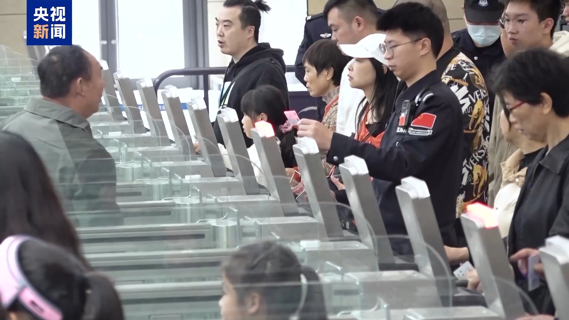 橫琴赴澳門旅游“一簽多行”實施首月 超1.6萬人次使用新簽注通關