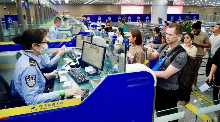 案例一：非中國(guó)籍港澳永久性居民可申辦《港澳居民來(lái)往內(nèi)地通行證》