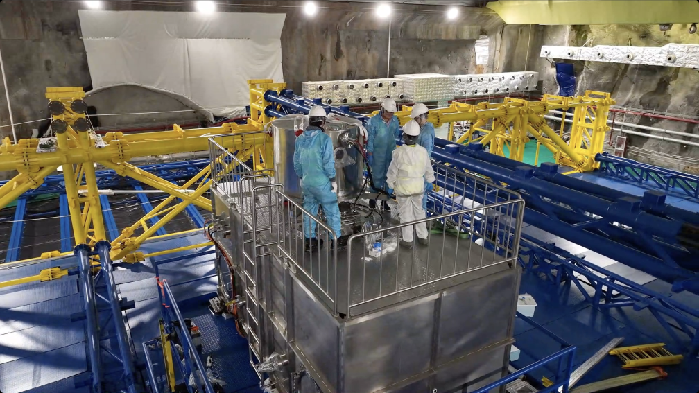 江門中微子實驗2月8日開始液體閃爍體灌注，預計今年8月完成灌注并正式運行取數。