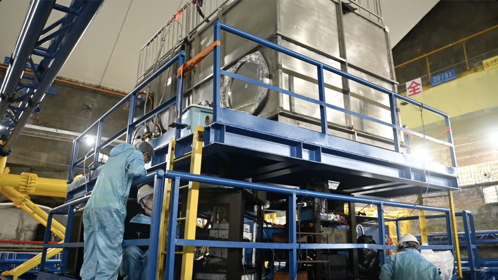 江門中微子實驗2月8日開始液體閃爍體灌注，預計今年8月完成灌注并正式運行取數。