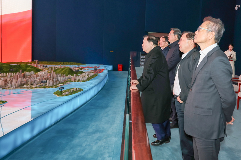 夏寶龍調(diào)研前海展示廳