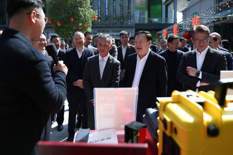 夏寶龍考察前海深港青年夢(mèng)工場(chǎng)