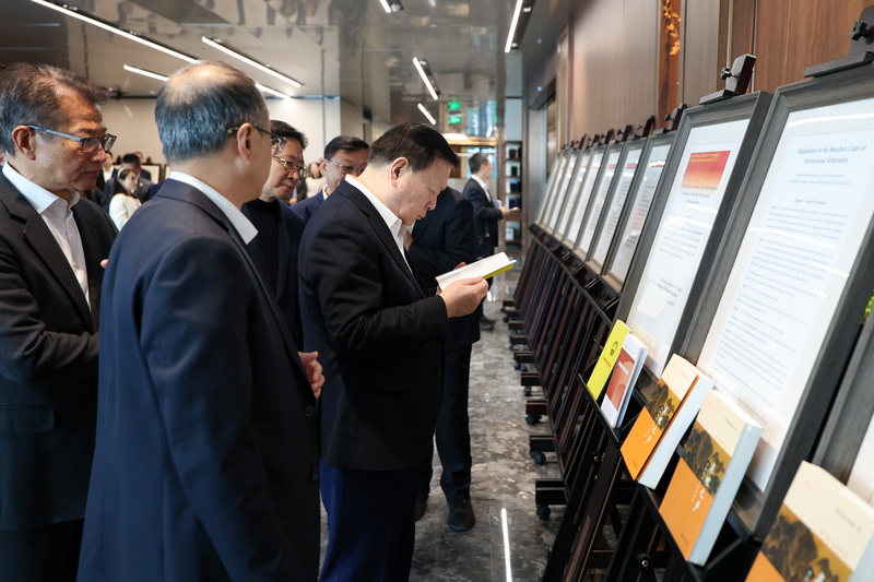 夏寶龍考察深圳國(guó)際仲裁院