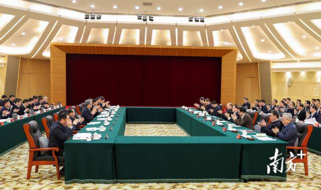 13日下午，兩省區在廣州召開粵桂東西部協作聯席會議。南方+記者 王輝 李細華 攝