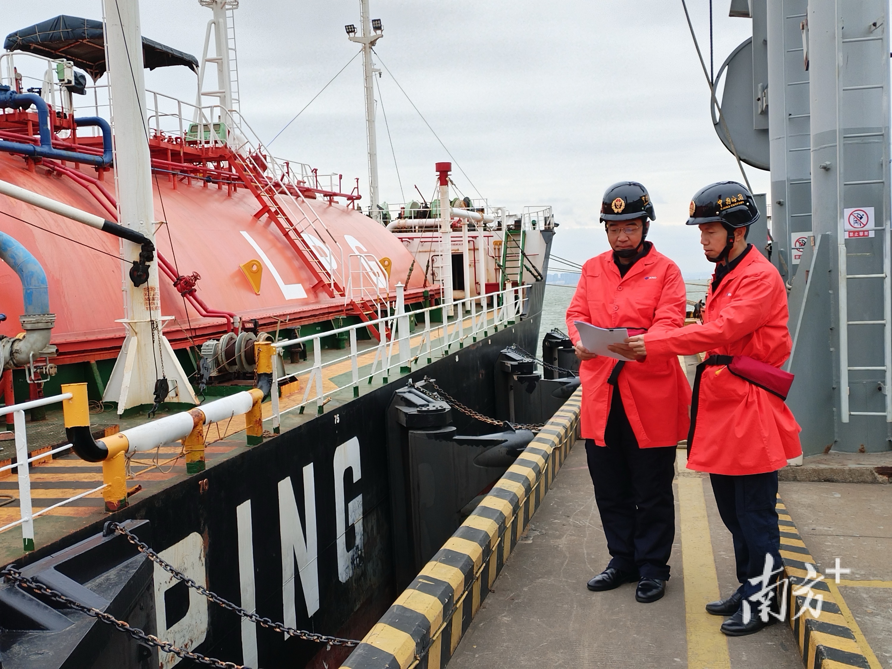 位于珠江入?？诘膹V州南沙汽車口岸是華南地區規模最大的汽車滾裝碼頭集群。