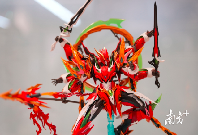 摩動核拼裝哪吒。