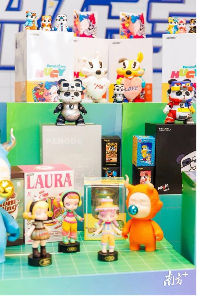 漫博會上的東莞原創潮玩IP。