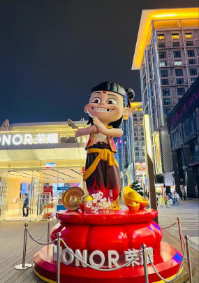 在東莞市區的大型哪吒手辦。圖源網友Z.7