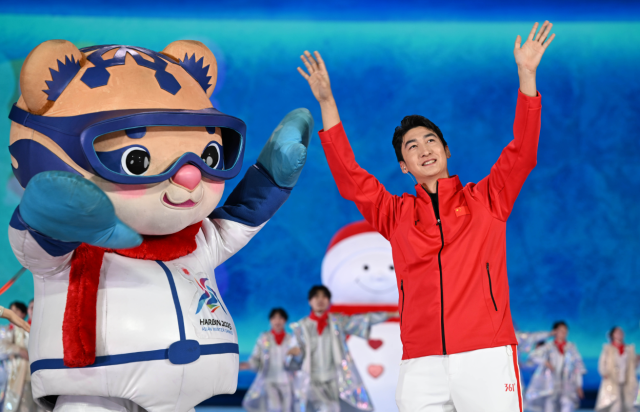 亞冬會吉祥物深受大家的喜愛。新華社發