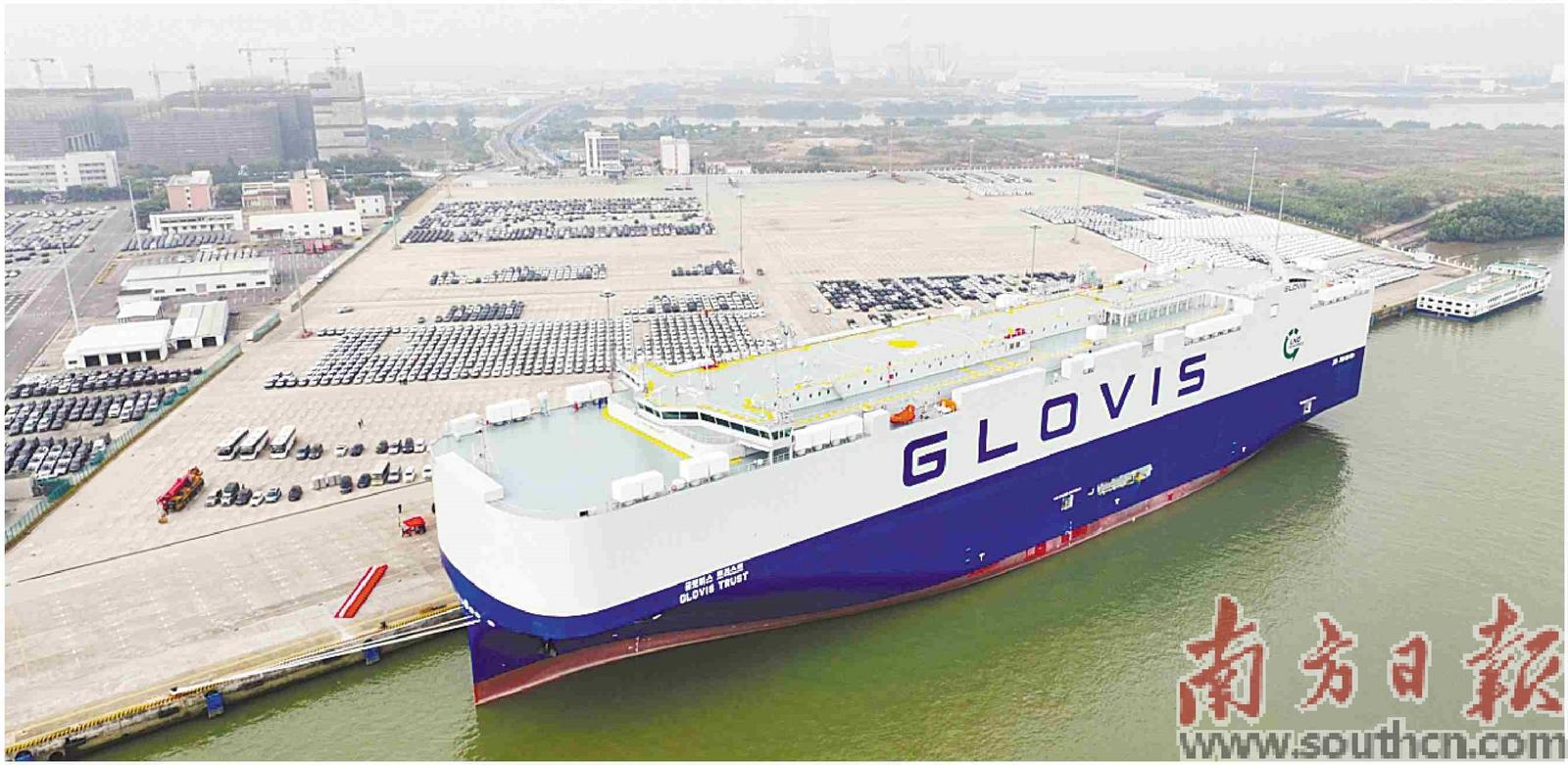 我國自主研制8600車汽車運輸船在南沙交付