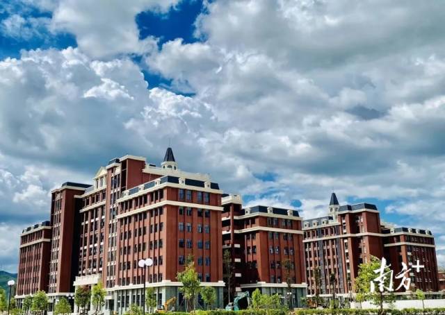 廣州華立學(xué)院江門校區(qū)。 