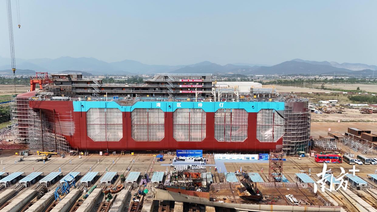 全球首艘水體自然交換型深遠(yuǎn)海養(yǎng)殖工船