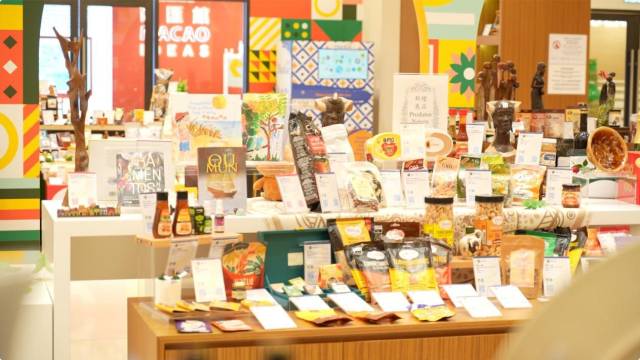 中國與葡語國家商貿服務合作綜合大樓內設有葡語國家產品展示中心。