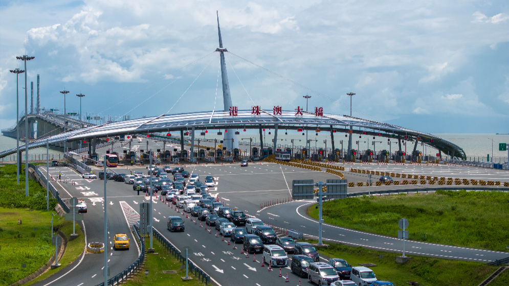 最快紀錄！今年經(jīng)港珠澳大橋出入境的港澳單牌車突破100萬輛次