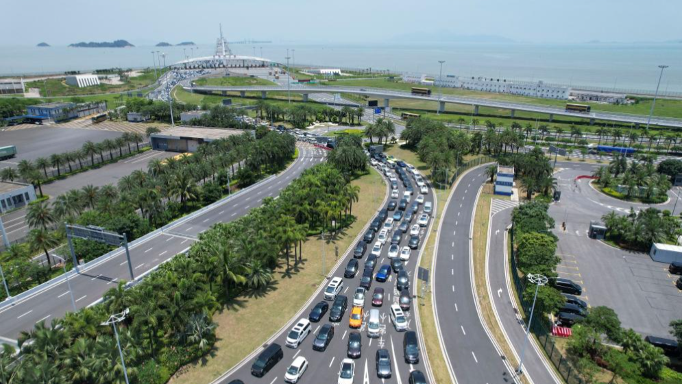 口岸客流頻創紀錄 “五一”假期粵港澳大灣區人潮涌動