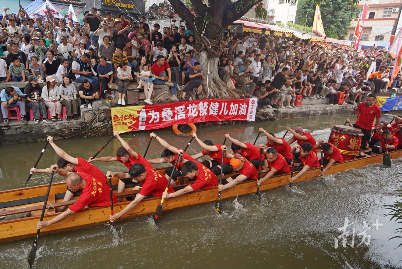 2025年中國（佛山）疊滘龍船漂移大賽在佛山南海桂城開賽。戴嘉信 廖明璨 李欣 攝