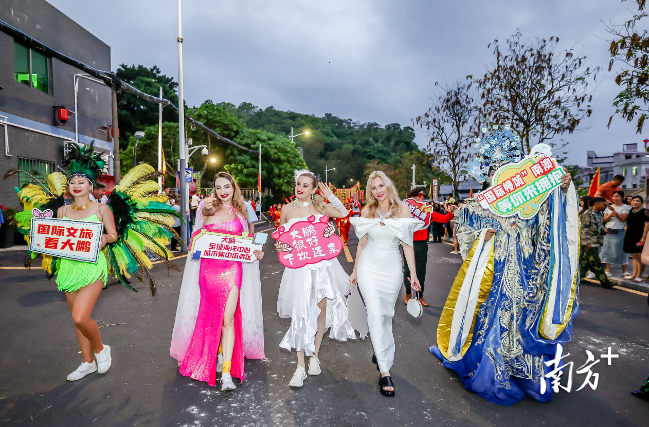 端午假期，2025粵港澳大灣區（深圳南澳）海上龍舟賽活動現場。南方+記者 朱洪波 通訊員 黃琳 攝