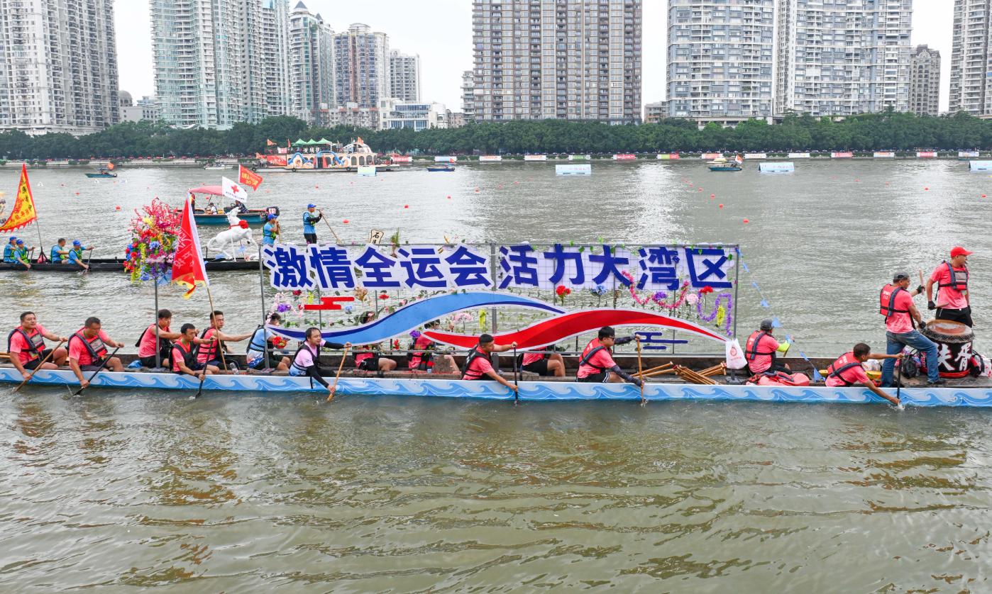 2025年廣州國際龍舟邀請賽現場。新華社發
