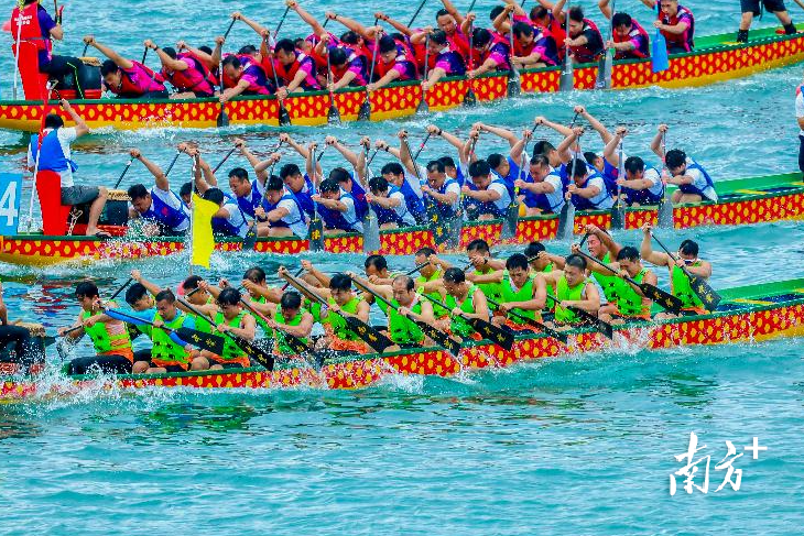 2025粵港澳大灣區（深圳南澳）海上龍舟賽現場。南方+記者 朱洪波 鄭伊靈 攝