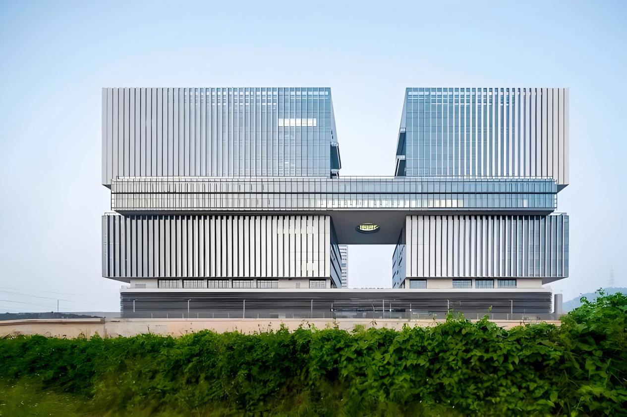  位于深圳光明科學城的腦解析與腦模擬重大科技基礎設施、合成生物研究重大科技基礎設施。