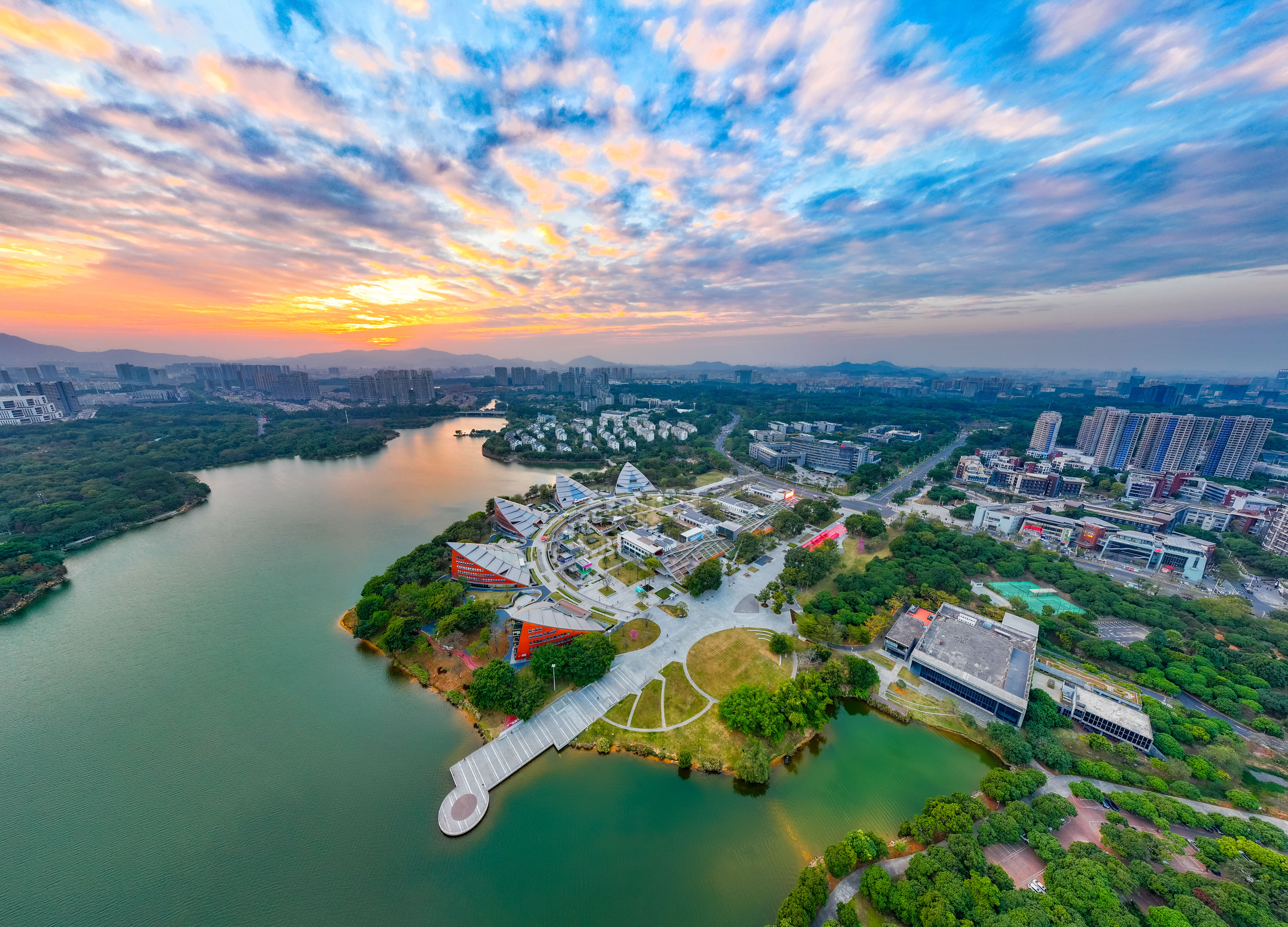  東莞松山湖的標志性建筑悠蘭里Uland-松山湖文化藝術街區。