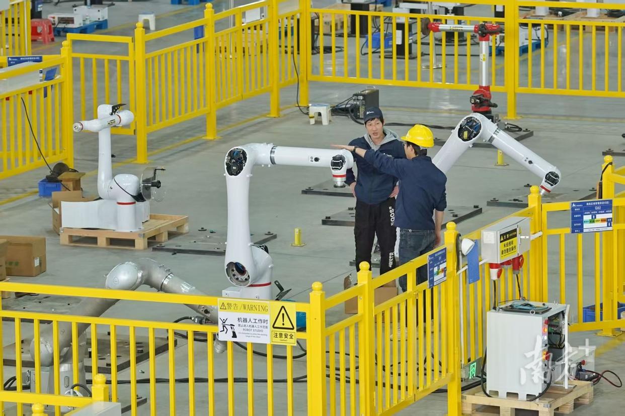 佛山華數機器人試驗車間。戴嘉信 攝