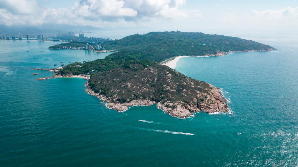 這是無人機拍攝的廣東惠州海龜灣。新華社記者 李嘉樂 攝