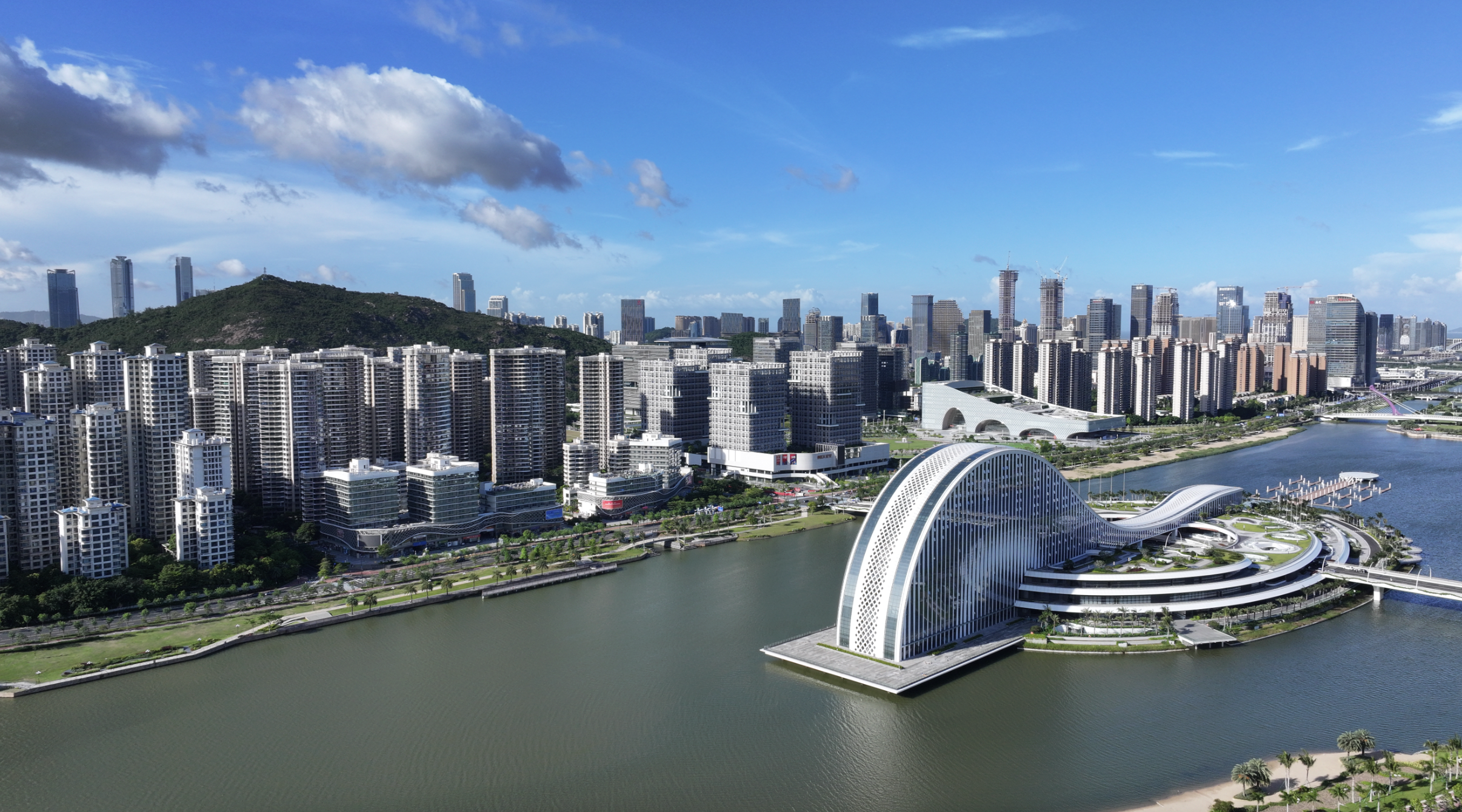 靜臥于河面上的“橫琴之心”天沐琴臺，正著力打造未來城市景觀視覺中心。