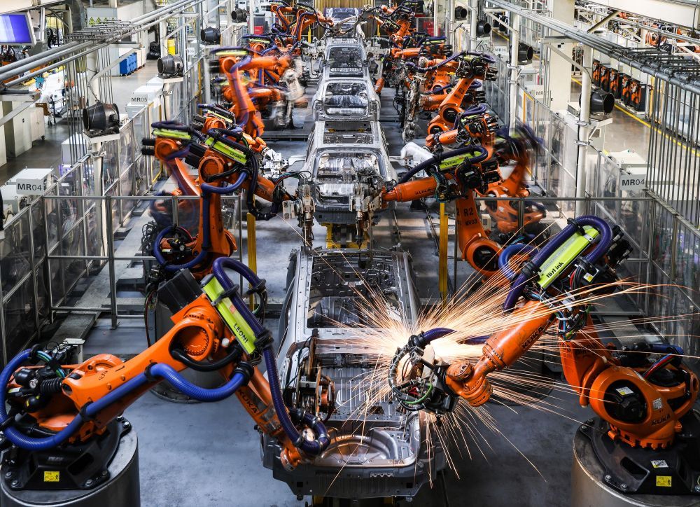 這是在廣州番禺廣汽智聯新能源產業園拍攝的埃安智慧產線（2025年2月24日攝）。新華社記者 劉大偉 攝