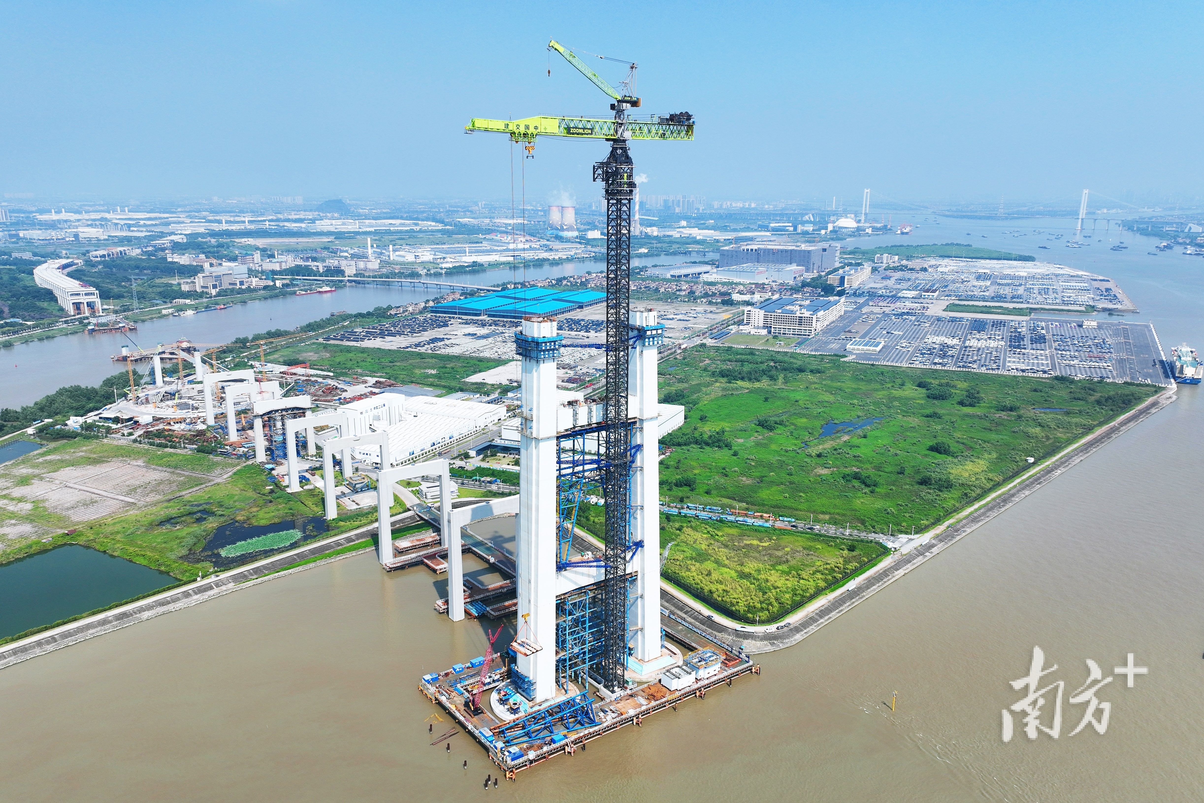 主塔預計年內突破200米。受訪者供圖