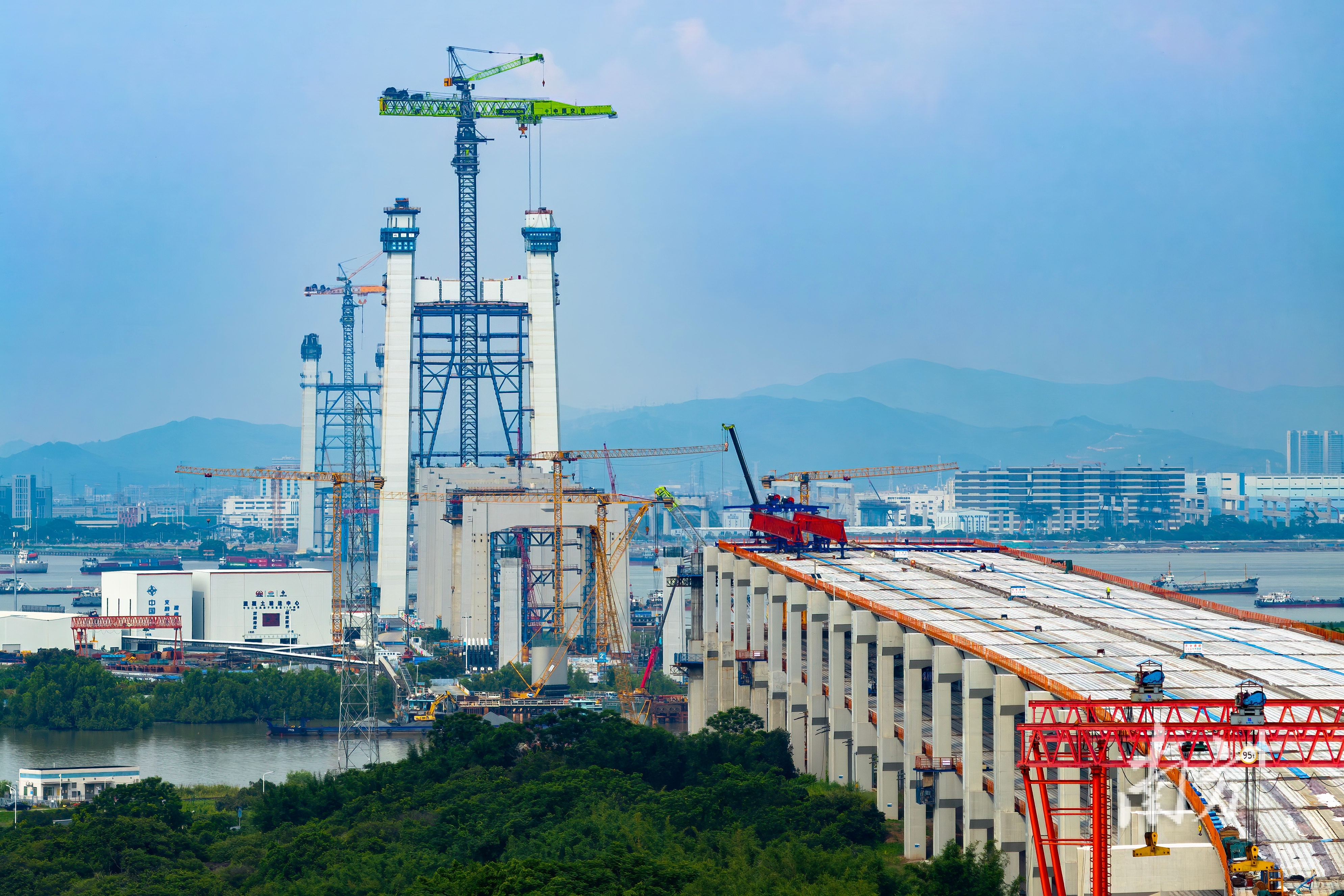 獅子洋大橋在國內首次將C80強度混凝土應用于橋塔結構。趙宇鵬 攝